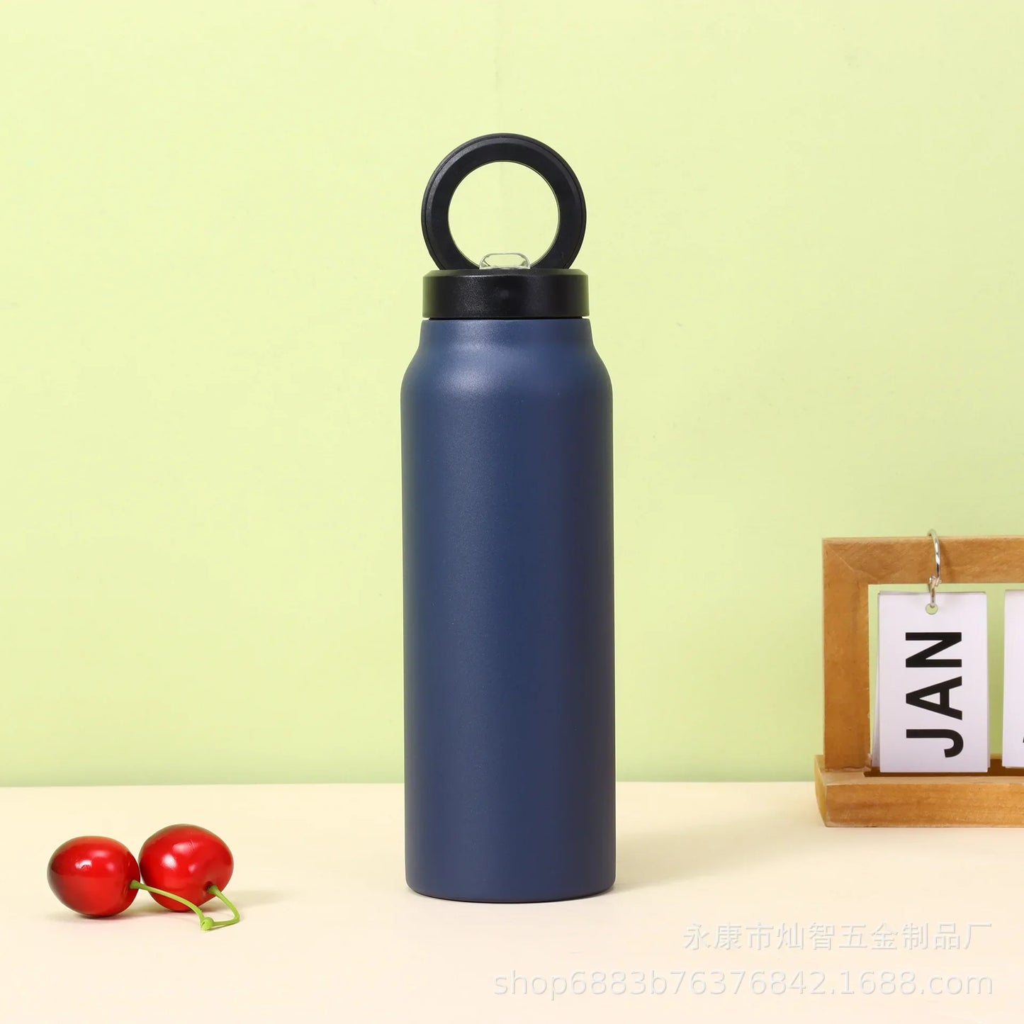 New magnetic insulated cup