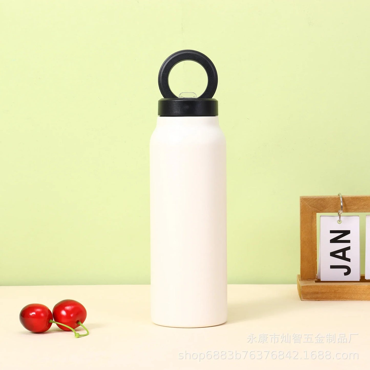 New magnetic insulated cup