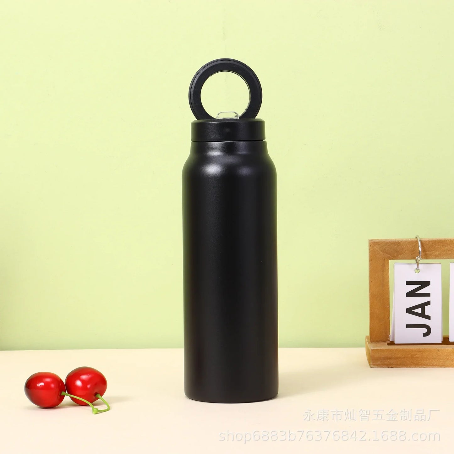 New magnetic insulated cup