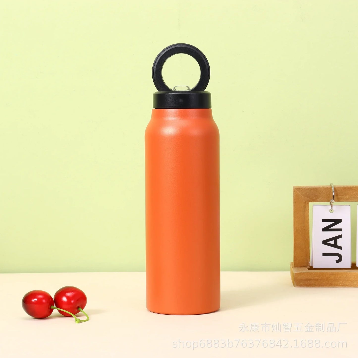 New magnetic insulated cup