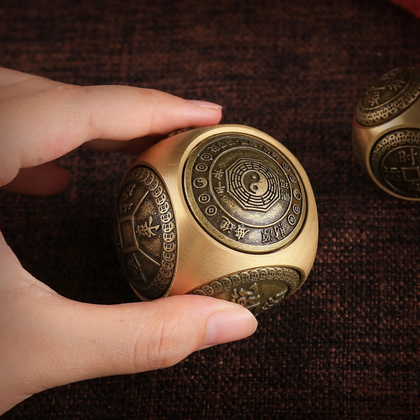 Brass Spherical Magic Cube Six-Sided Spinning To Play Decompression Handle Piece Pure Copper Ornaments Fingertip Gyroscope Decompression